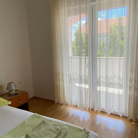 Mia 5 * تْسْغيكفانِتْسا